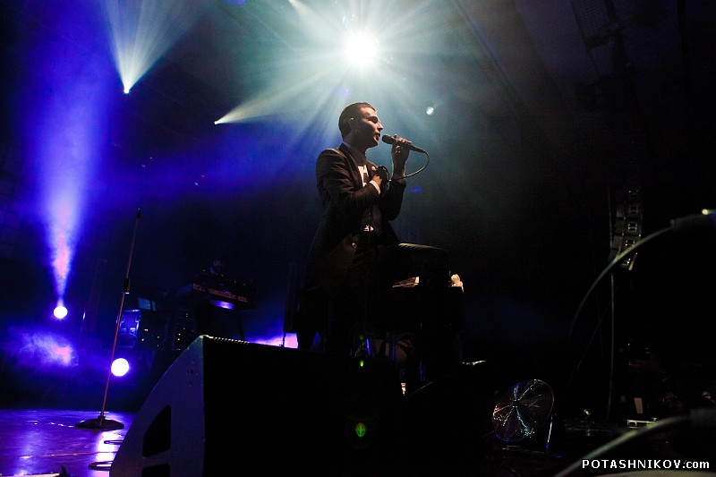 hurts-2011101230