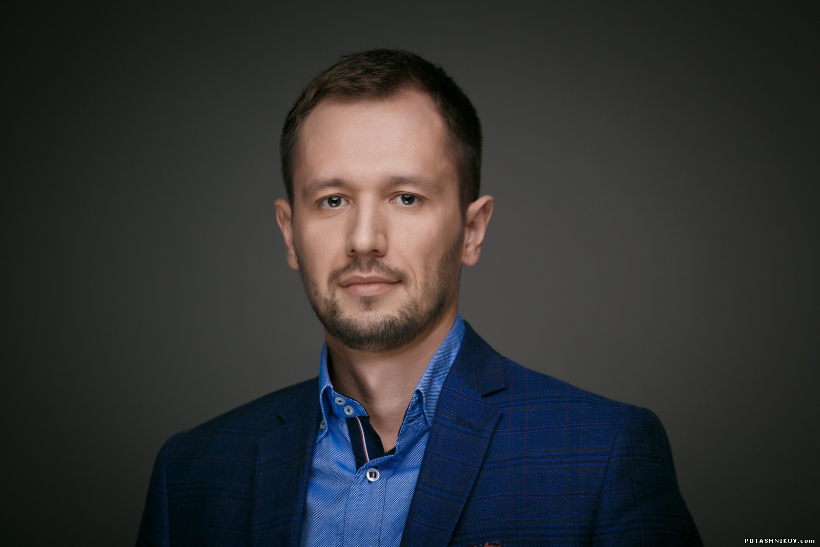 Деловой портрет. Фотосессия сотрудников компании для сайта и презентаций Btools. Фотосъемка топ-менеджеров.