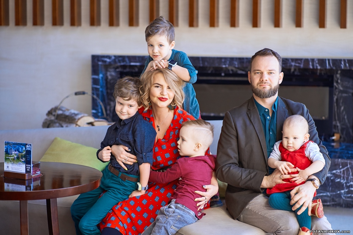 Семейная фотосессия в Минске. Фотосъемка видеосъемка семьи. Видео и фотосессия детей.