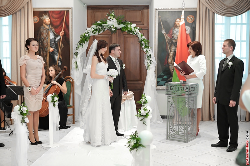 Свадьба в городской ратуши города Минска. Фотосъемка в ЗАГсе
